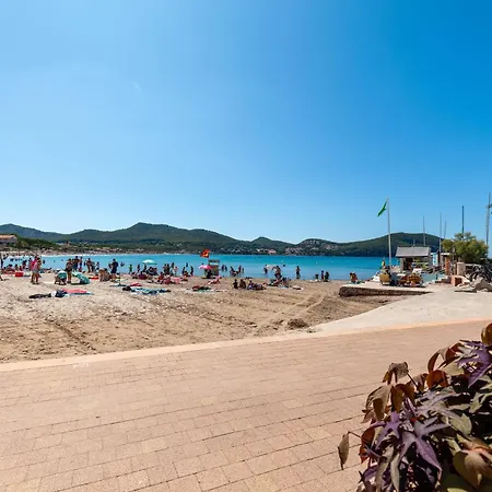 Proche Bord De Saint-cyr سا سيرْ سور مير